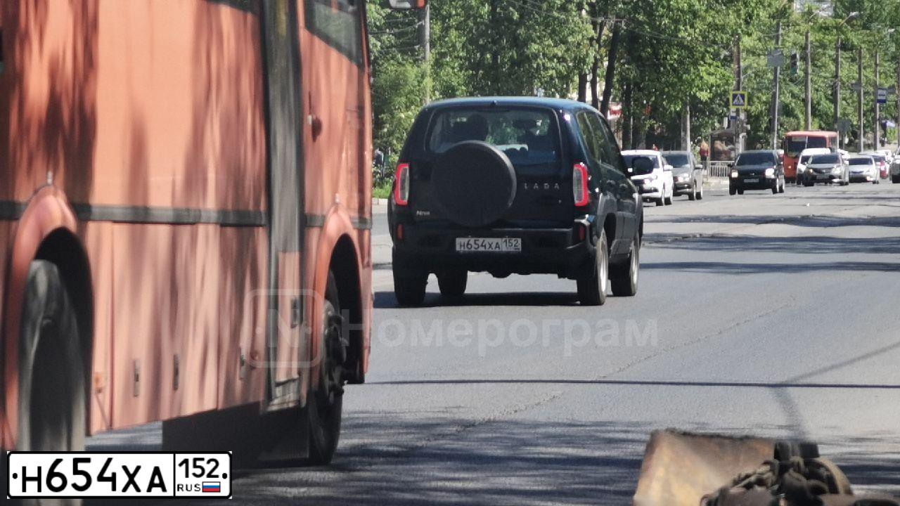 Фото автомобиля CHEVROLET NIVA, 2015 — госномер Н654ХА152. Цвет: ТЕМНО ЗЕЛЕНЫЙ