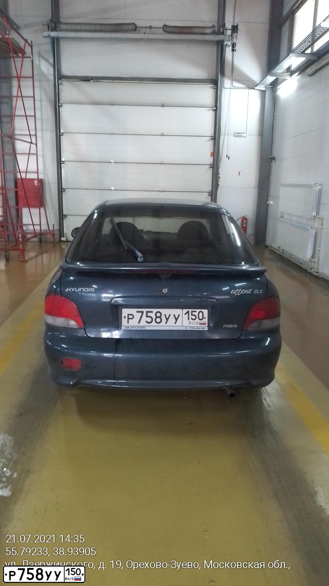 Фото автомобиля HYUNDAI ACCENT, 1998 — госномер У451УА97. Цвет: СИНИЙ ТЕМНЫЙ