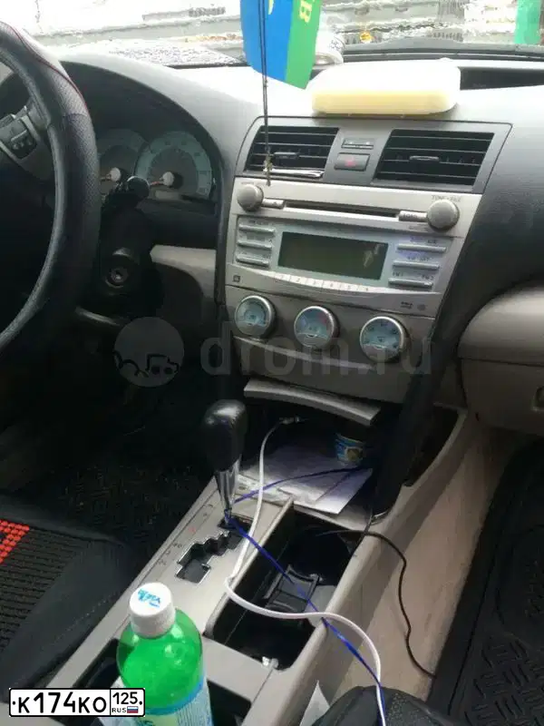 Фото автомобиля TOYOTA CAMRY, 2008 — госномер Р745КВ27. Цвет: ЧЕРНЫЙ