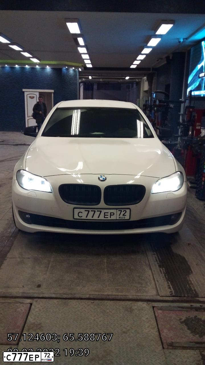 Фото автомобиля BMW SERIE 5, 2011 — госномер С777ЕР72. Цвет: Белый