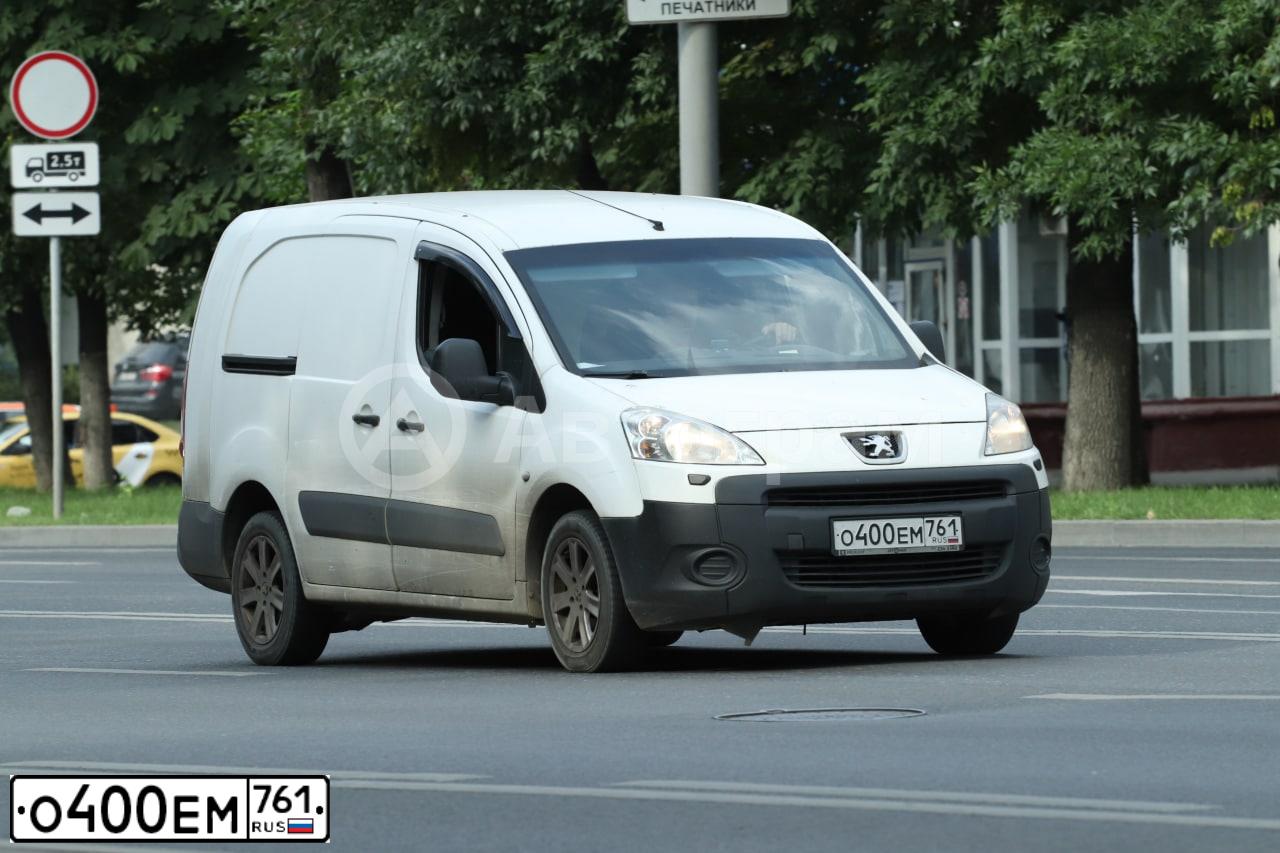 Фото автомобиля PEUGEOT PARTNER, 2010 — госномер О400ЕМ761. Цвет: Белый
