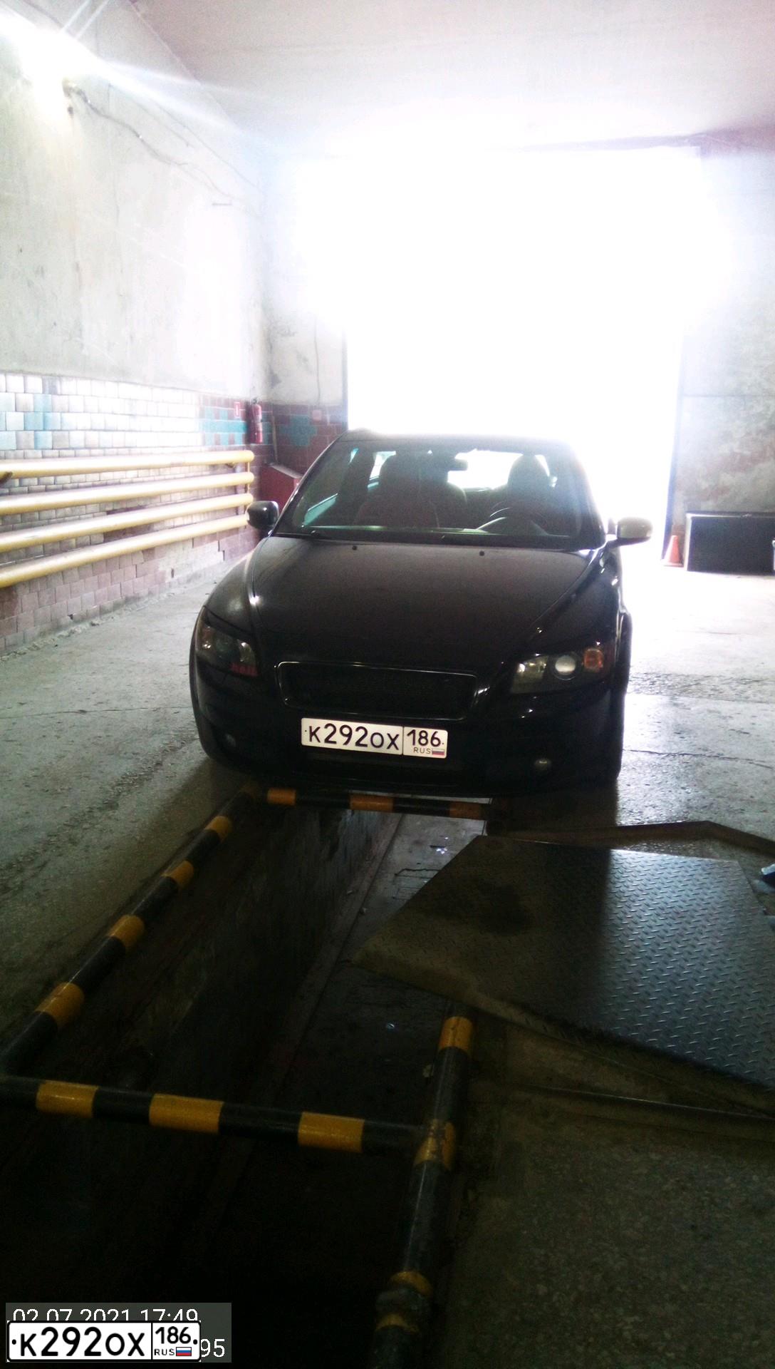 Фото автомобиля VOLVO C30, 2007 — госномер У666ВМ186. Цвет: ЧЕРНЫЙ