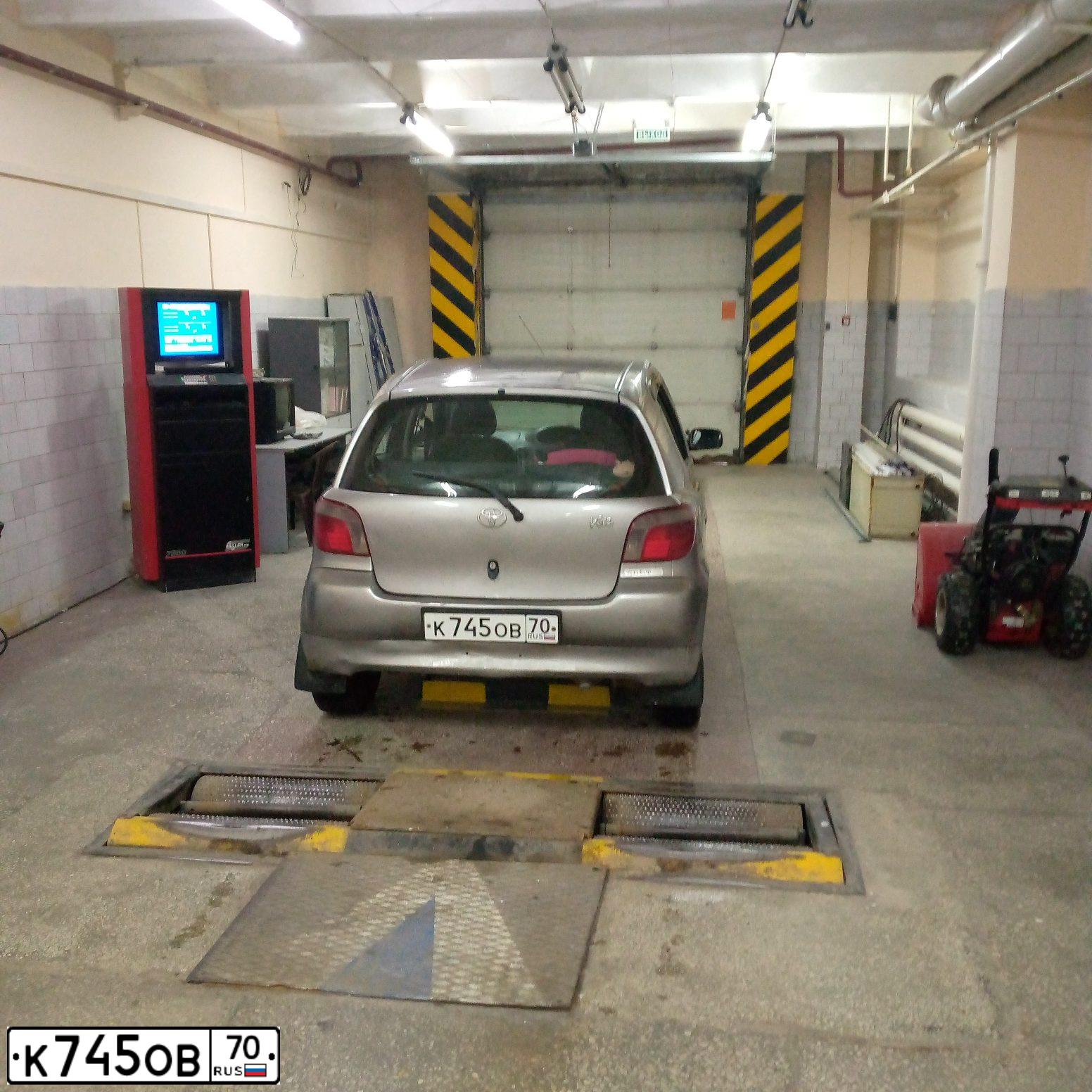 Фото автомобиля TOYOTA VITZ, 2001 — госномер К745ОВ70