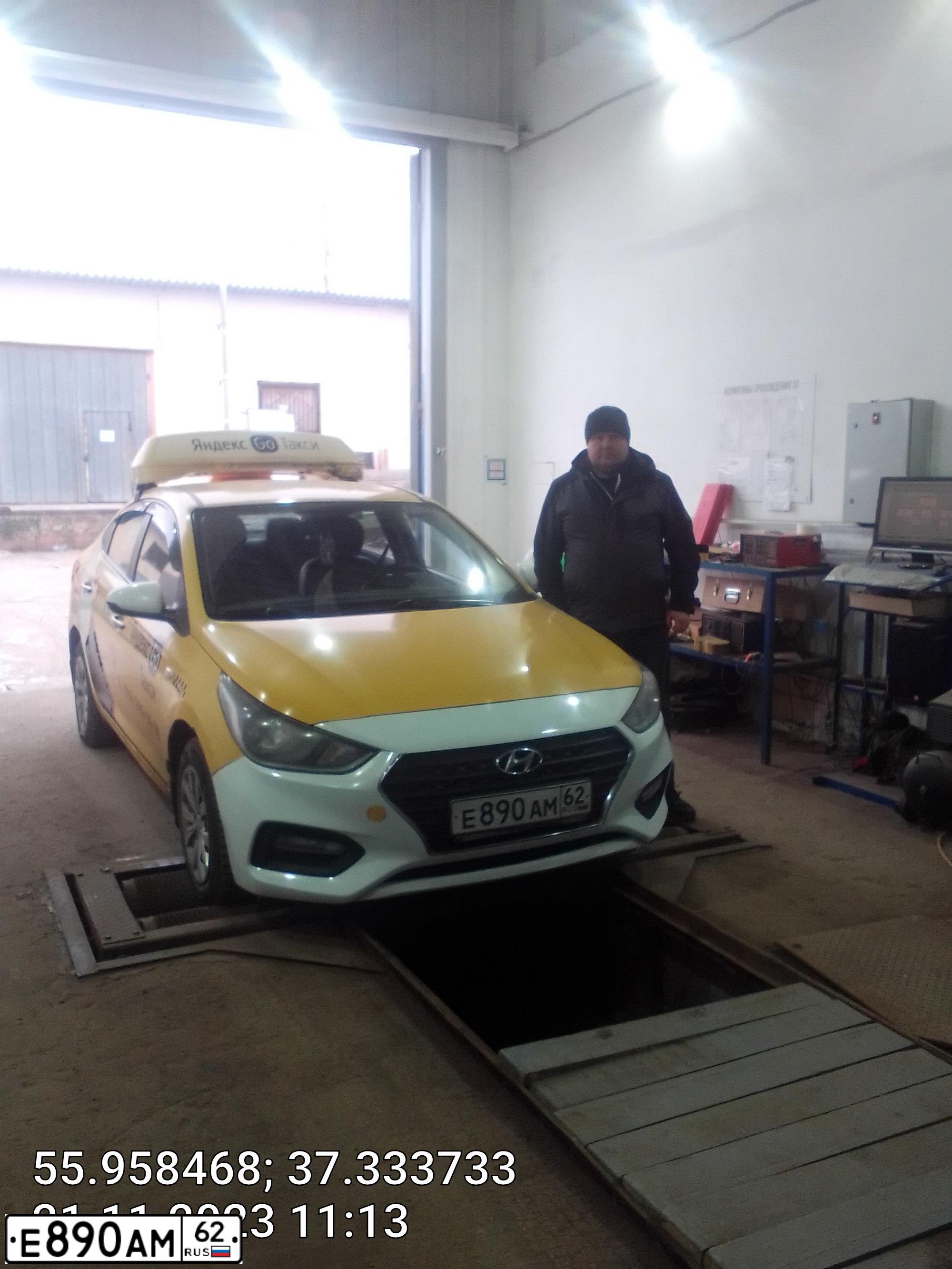 Фото автомобиля HYUNDAI SOLARIS, 2017 — госномер Е203АМ01. Цвет: СЕРЕБРИСТЫЙ