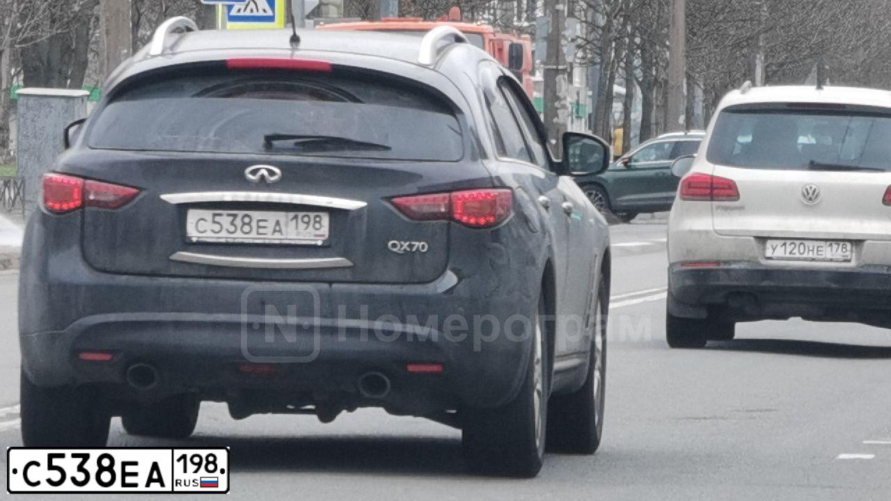 Фото автомобиля INFINITI QX70 /FX/, 2014 — госномер С538ЕА198. Цвет: ЧЕРНЫЙ