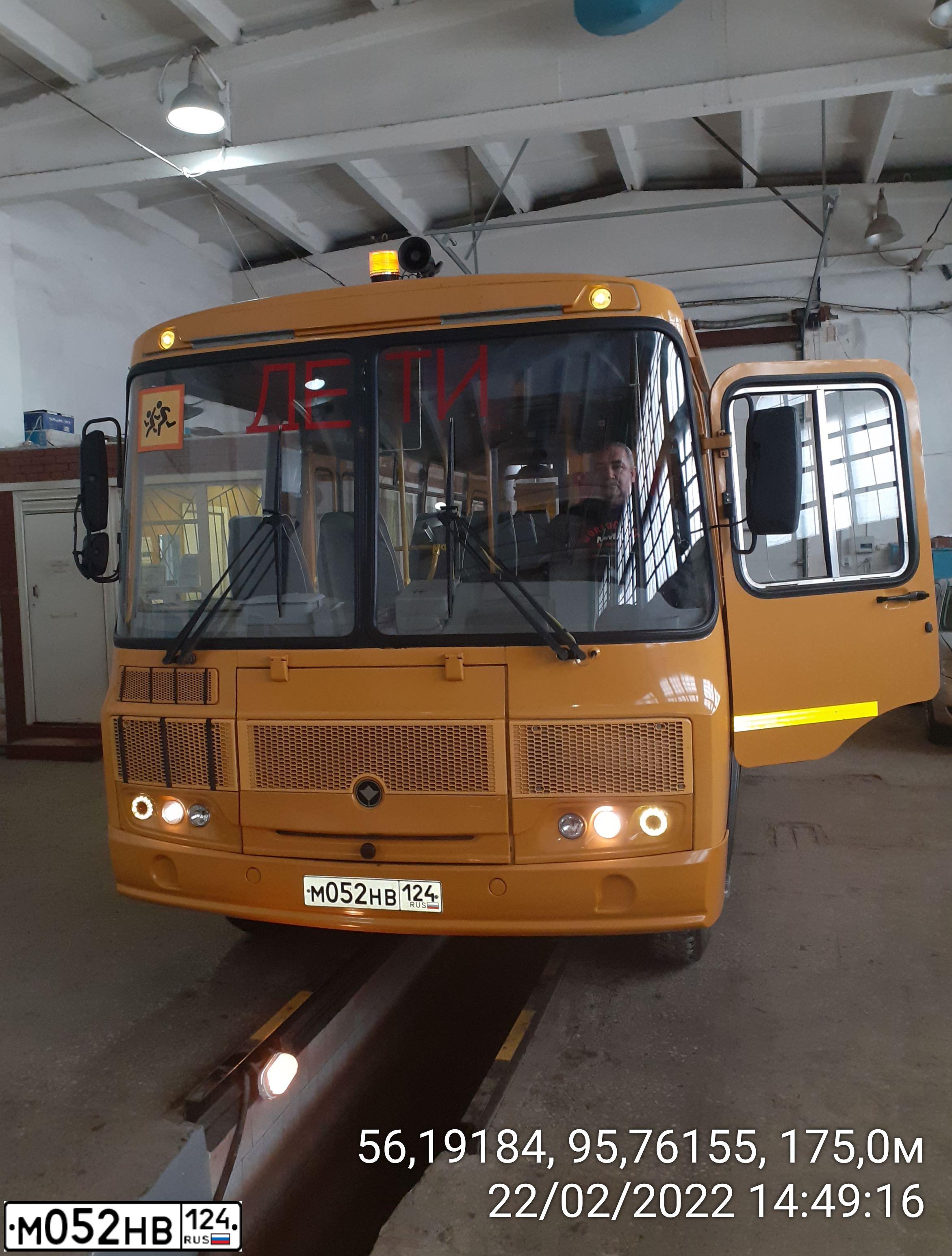 Фото автомобиля PAZ 3205, 2015 — госномер М058НВ124. Цвет: ЖЕЛТЫЙ