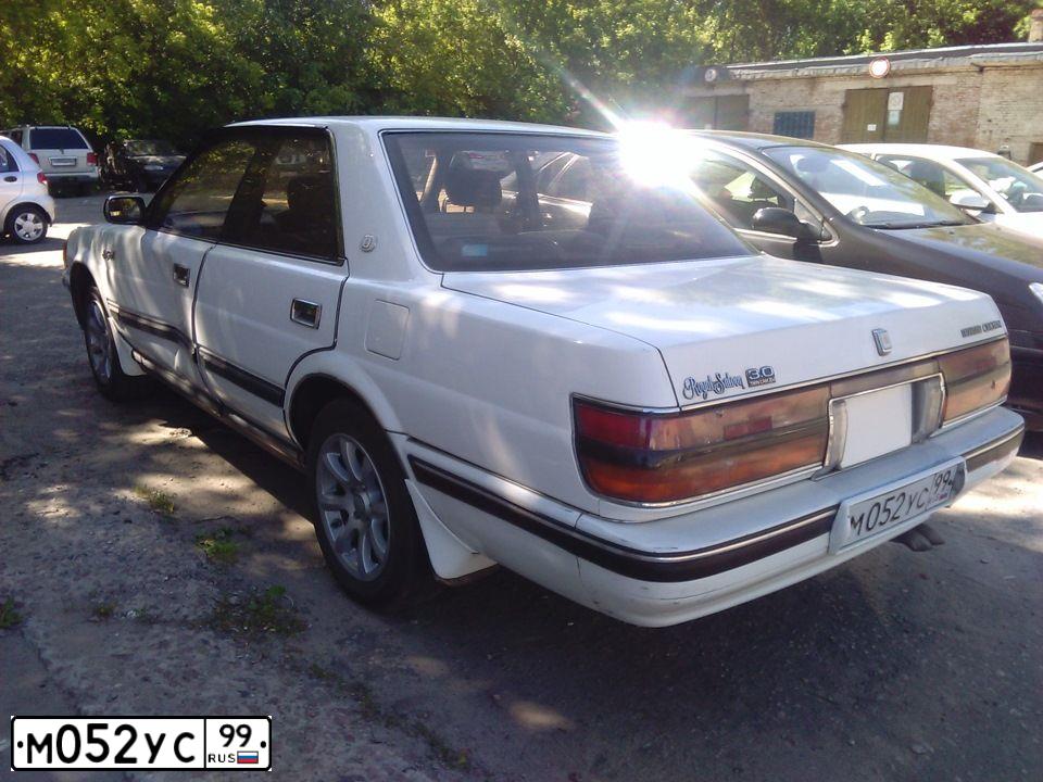 Фото автомобиля TOYOTA CROWN, 1988 — госномер М052УС99