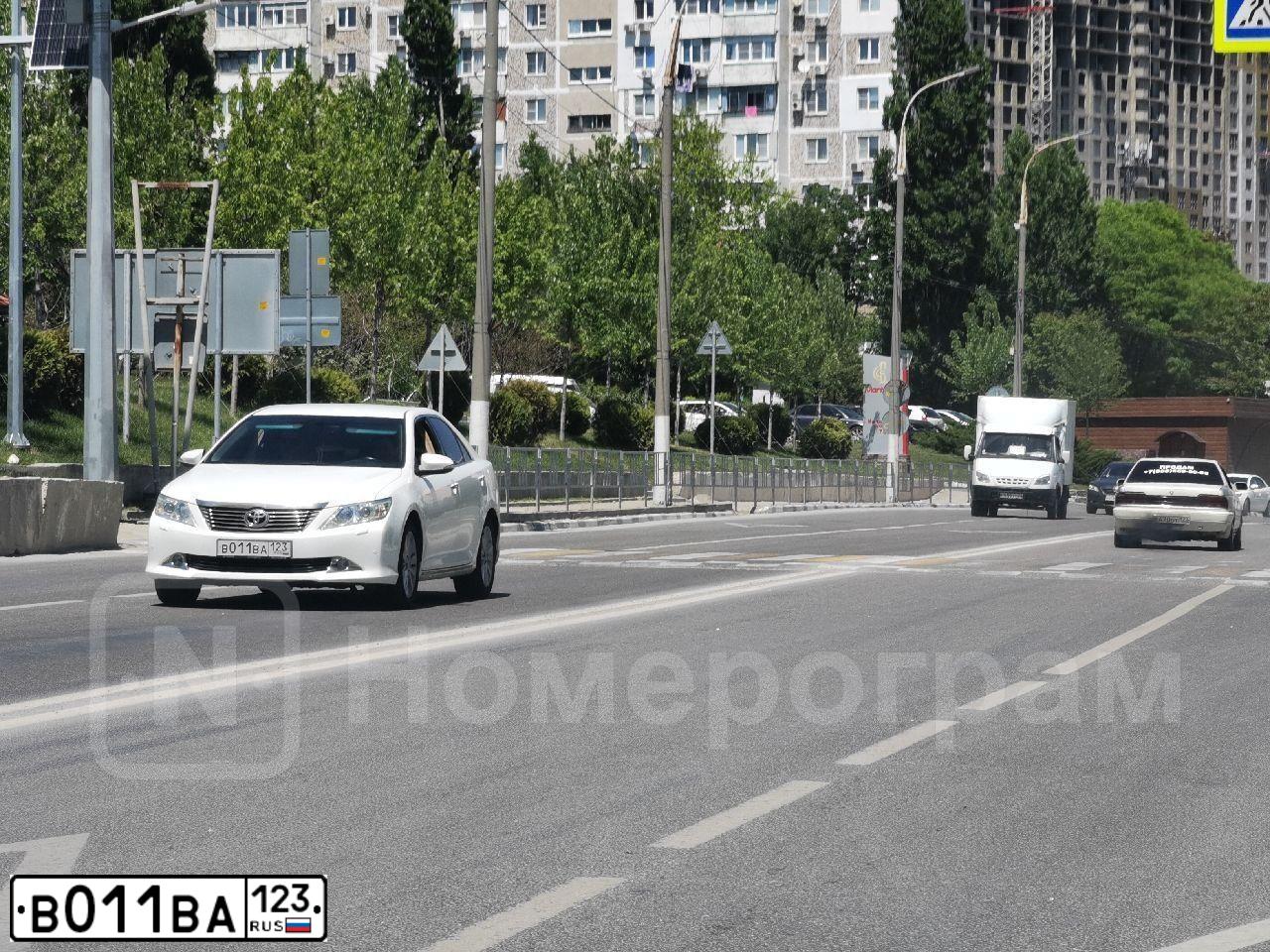 Фото автомобиля TOYOTA CAMRY, 2014 — госномер Т441ЕМ193. Цвет: БЕЛЫЙ