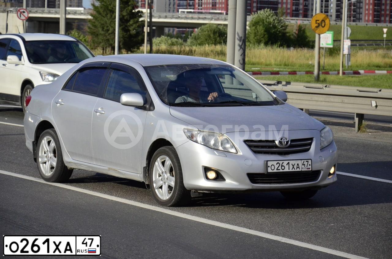 Фото автомобиля TOYOTA COROLLA, 2008 — госномер Р090НК47. Цвет: СЕРЕБРИСТЫЙ