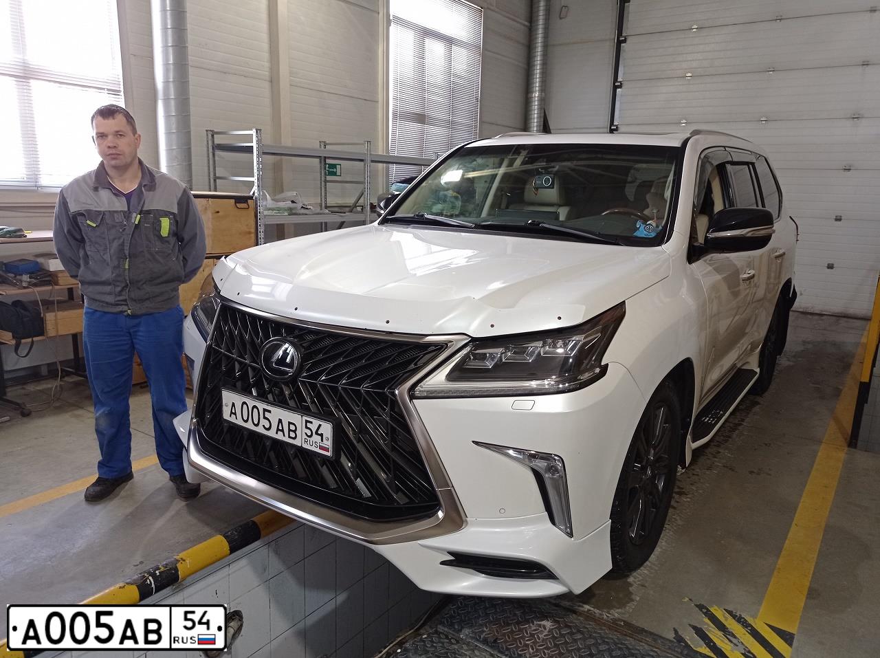 Фото автомобиля LEXUS GS, 2012 — госномер О696АС154. Цвет: Белый