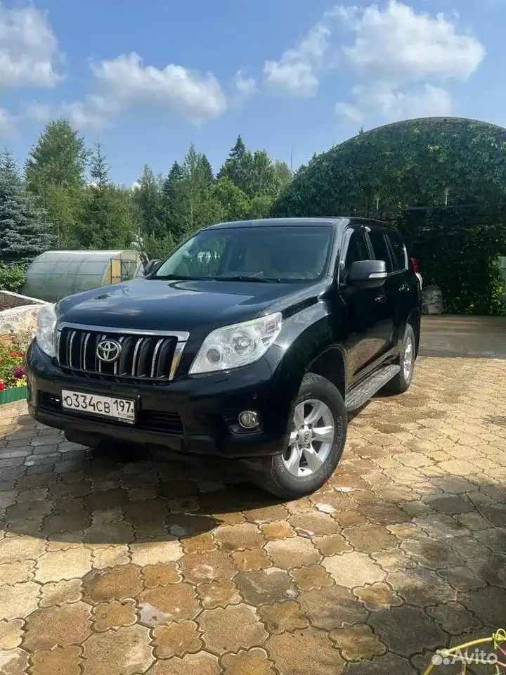 Фото автомобиля TOYOTA LANDCRUISER, 2011 — госномер Т988ТР790. Цвет: ЧЕРНЫЙ