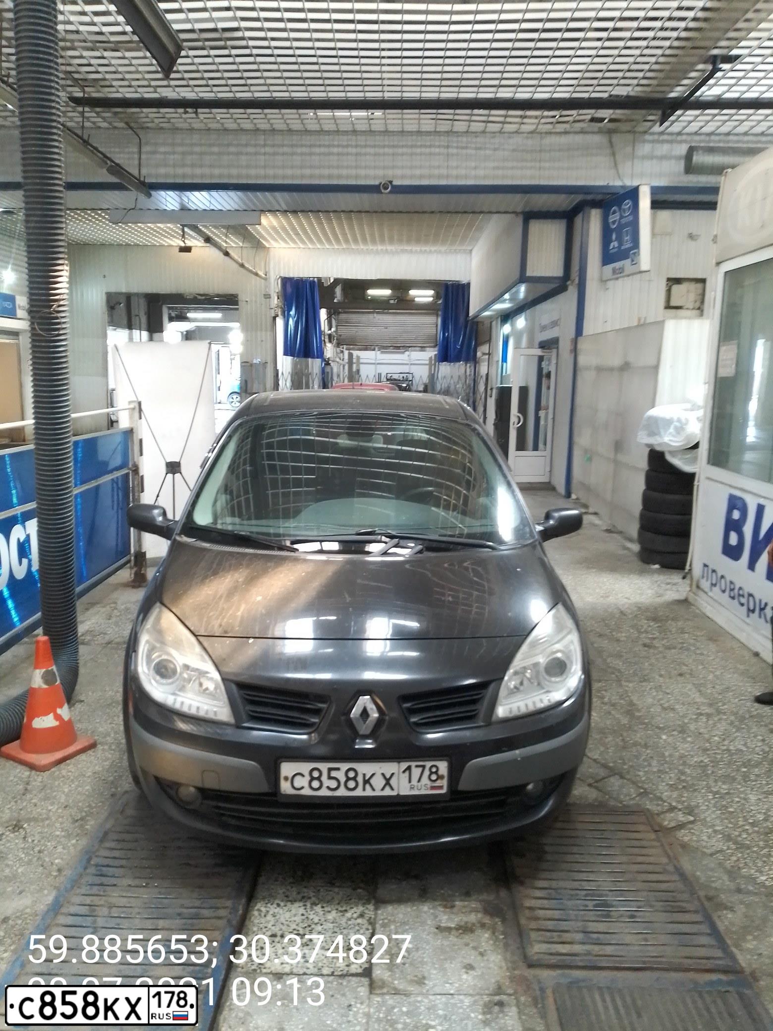 Фото автомобиля RENAULT MEGANE /GRAND/ SCENIC, 2007 — госномер У865МТ47. Цвет: ЧЕРНЫЙ