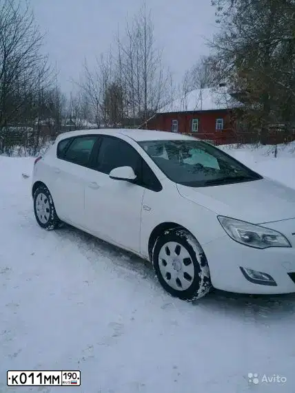 Фото автомобиля OPEL ASTRA, 2011 — госномер В751ОК37. Цвет: Белый