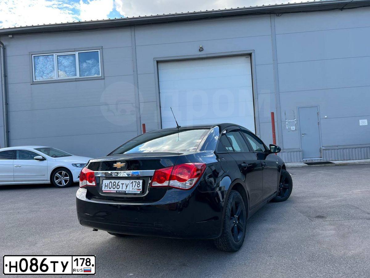 Фото автомобиля CHEVROLET CRUZE, 2011 — госномер О264ВВ250. Цвет: ЧЕРНЫЙ