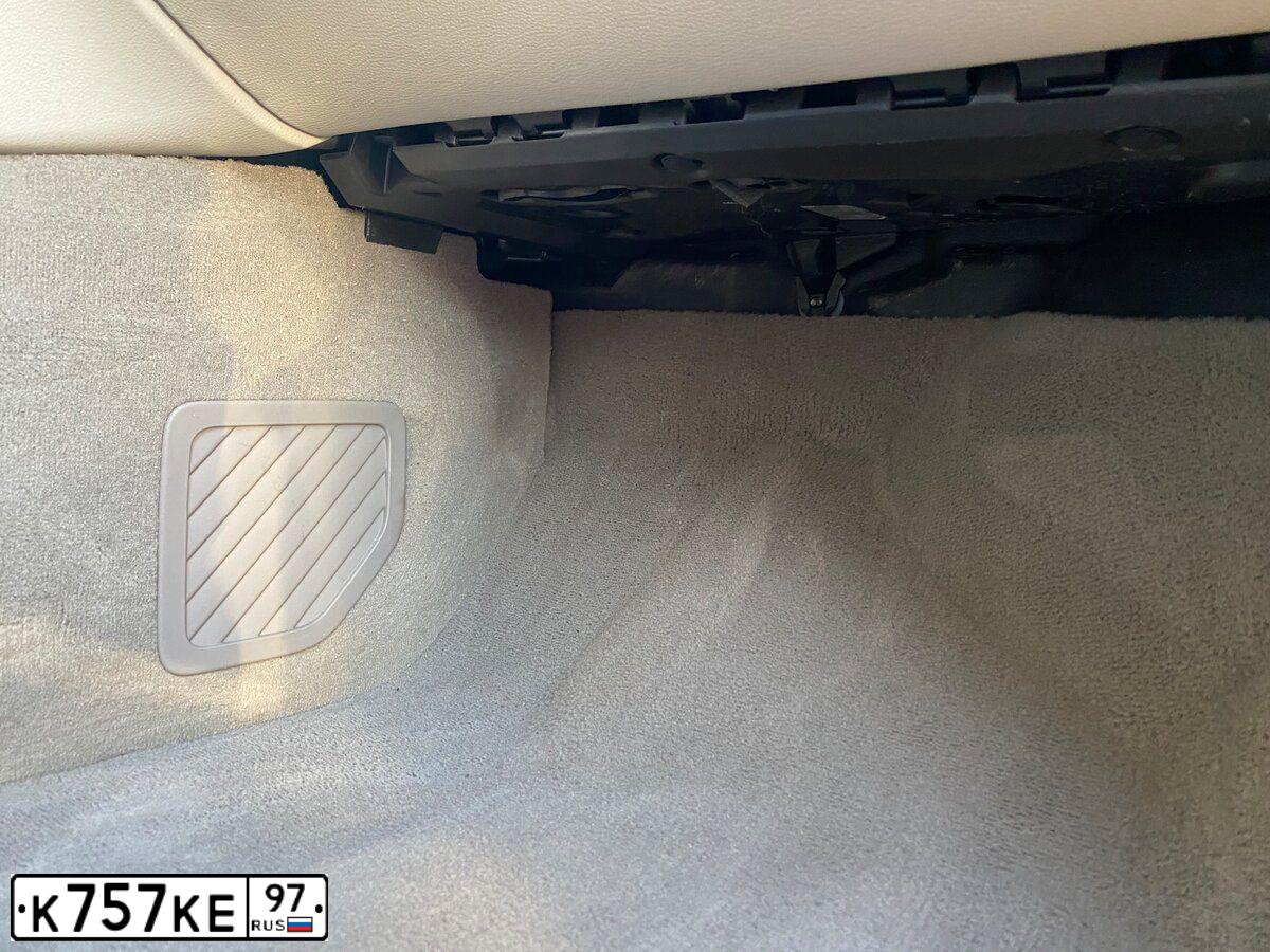 Фото автомобиля CADILLAC SRX, 2011 — госномер Н240АС790. Цвет: ЗОЛОТИСТЫЙ МЕТАЛЛИК