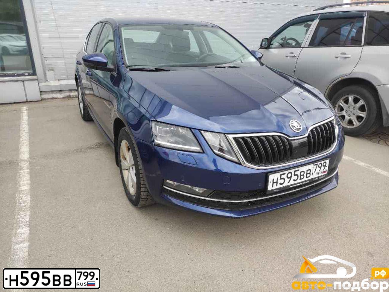 Фото автомобиля SKODA OCTAVIA, 2017 — госномер Н595ВВ799. Цвет: Темно-синий