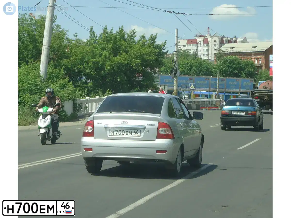 Фото автомобиля LADA 2172 PRIORA, 2014 — госномер Н700ЕМ46. Цвет: СВЕТЛО-СЕРЕБРИСТЫЙ МЕТАЛЛ
