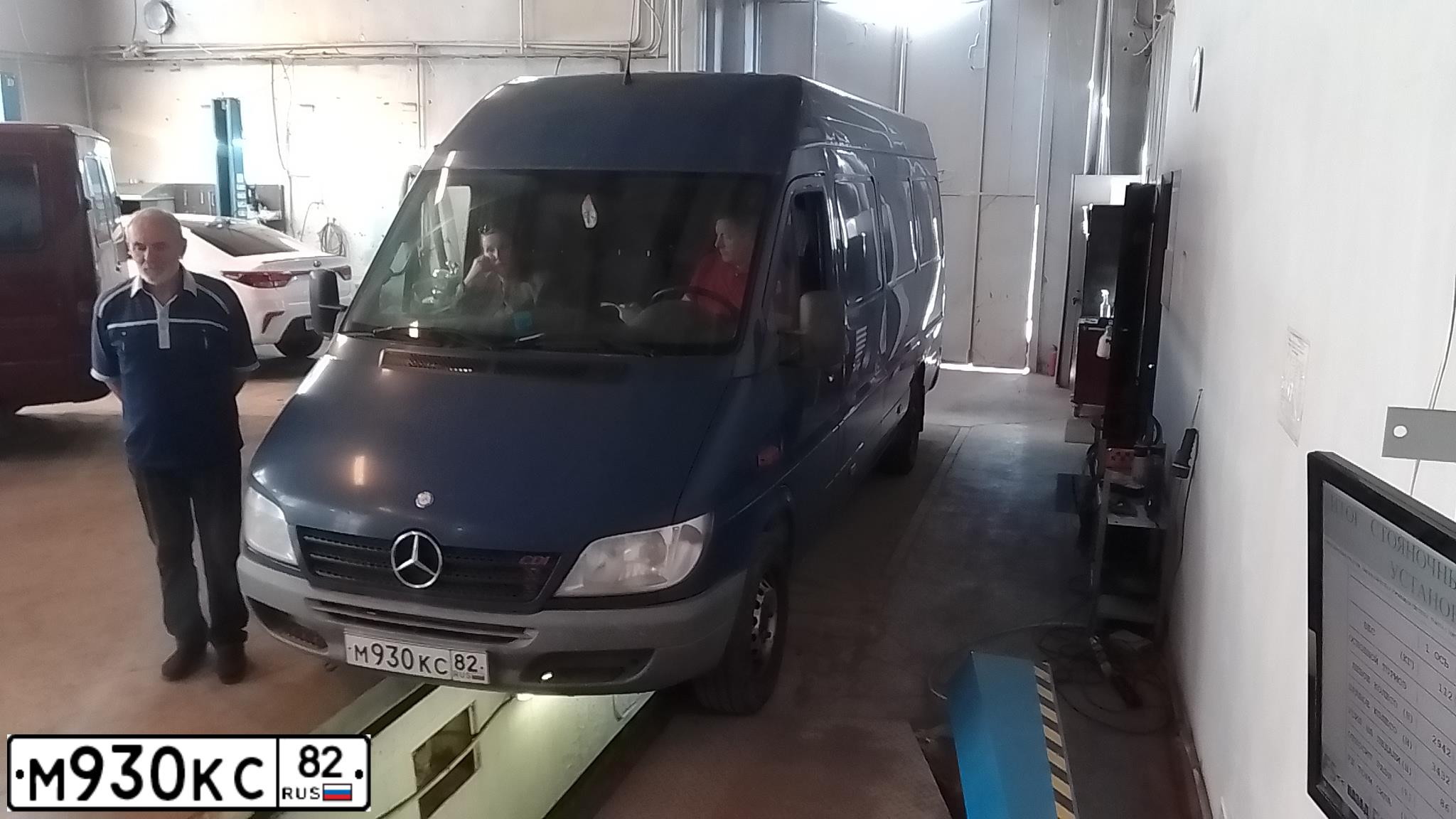 Фото автомобиля MERCEDES SPRINTER, 2013 — госномер Т193ЕА977. Цвет: синий