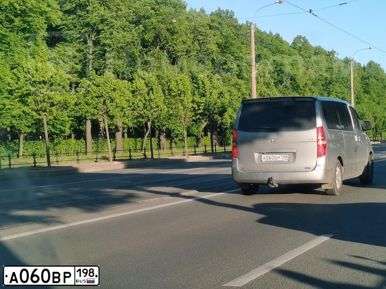 Фото автомобиля INFINITI QX70 /FX/, 2013 — госномер А060ВР147. Цвет: Коричневый