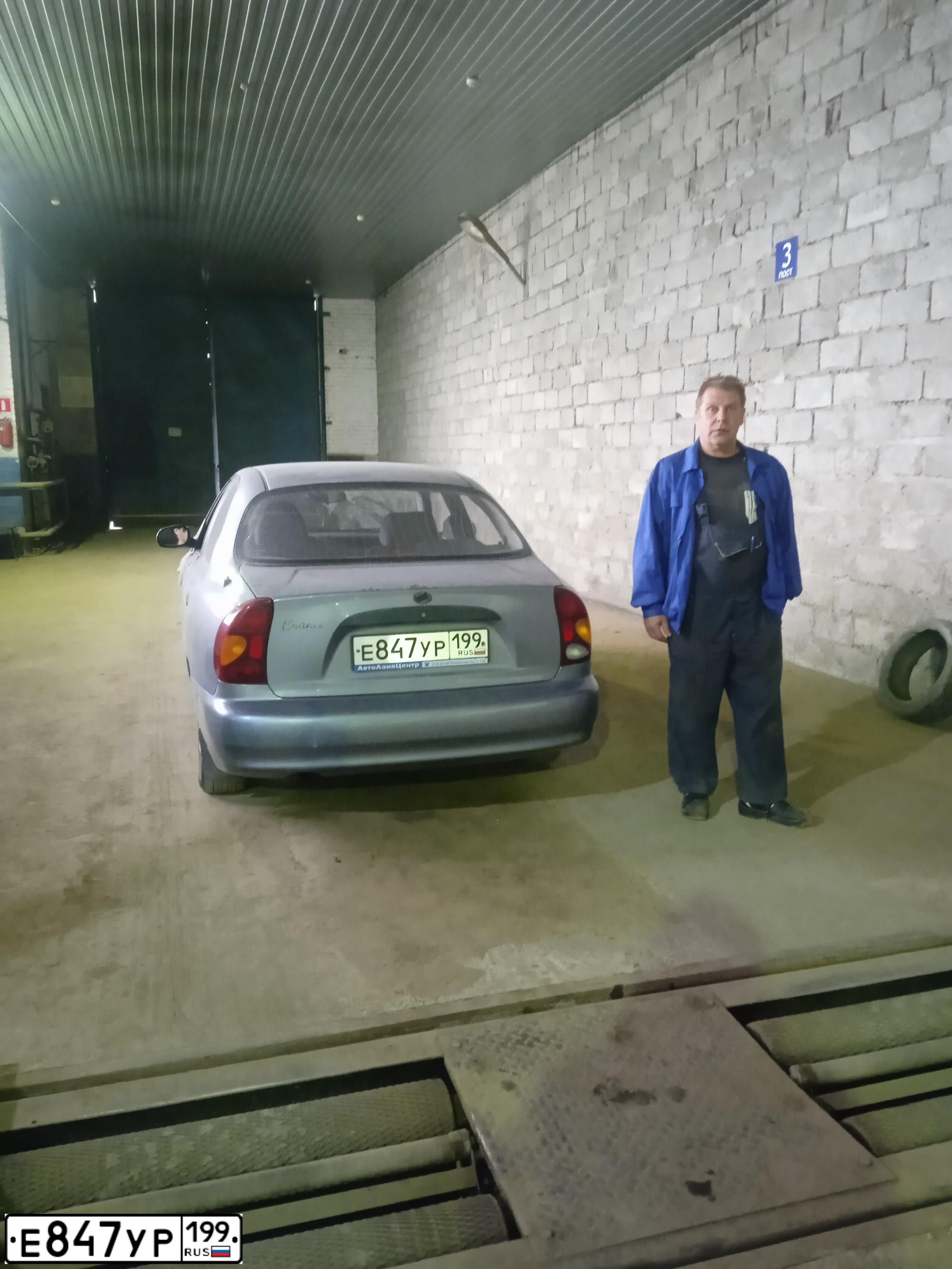 Фото автомобиля TOYOTA COROLLA, 2008 — госномер Е124СН790. Цвет: Красный
