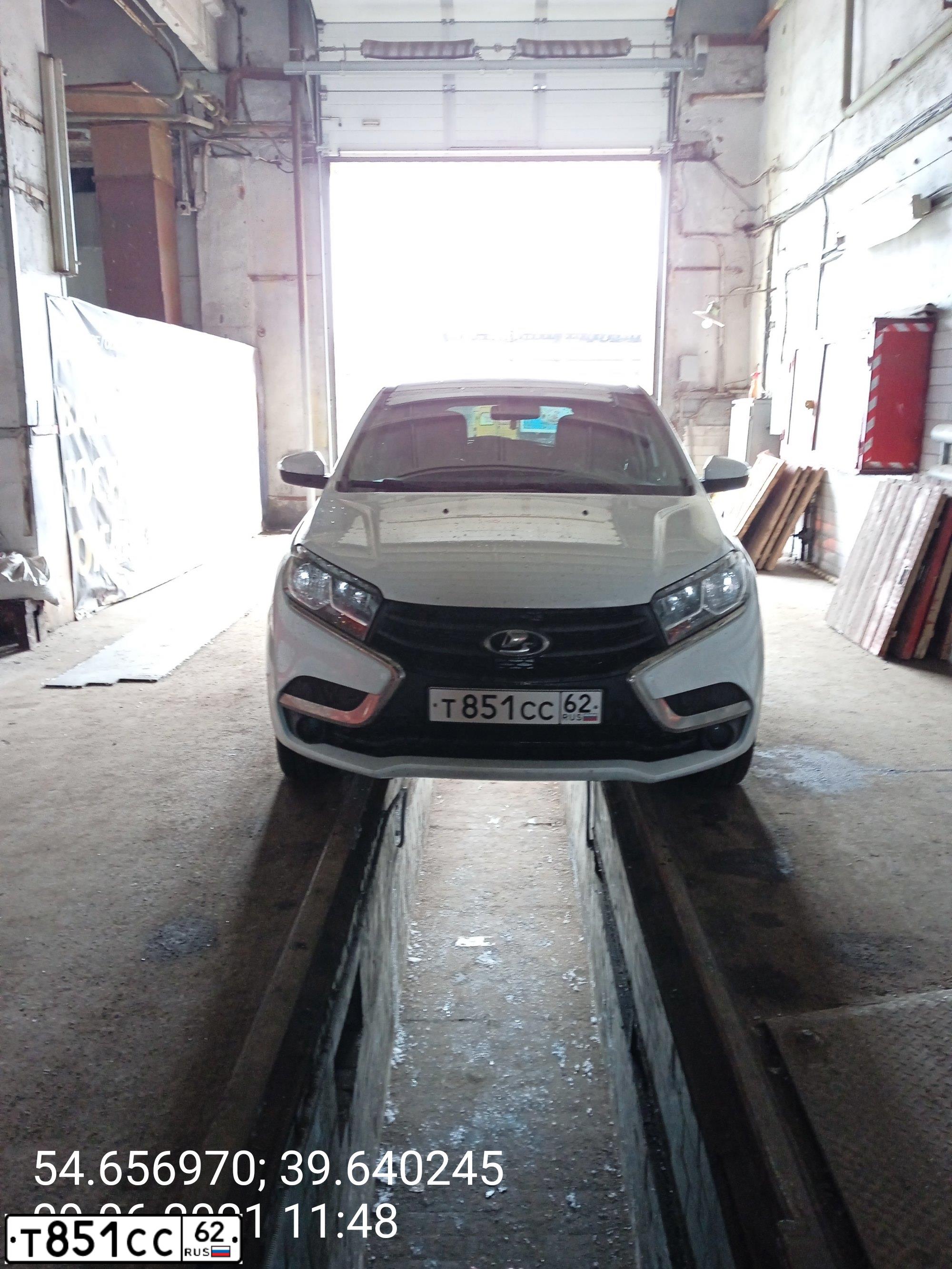Фото автомобиля LADA XRAY, 2017 — госномер Т851СС62. Цвет: БЕЛЫЙ