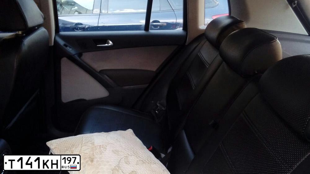 Фото автомобиля VOLKSWAGEN TIGUAN, 2011 — госномер Р864СО76. Цвет: ЧЕРНЫЙ
