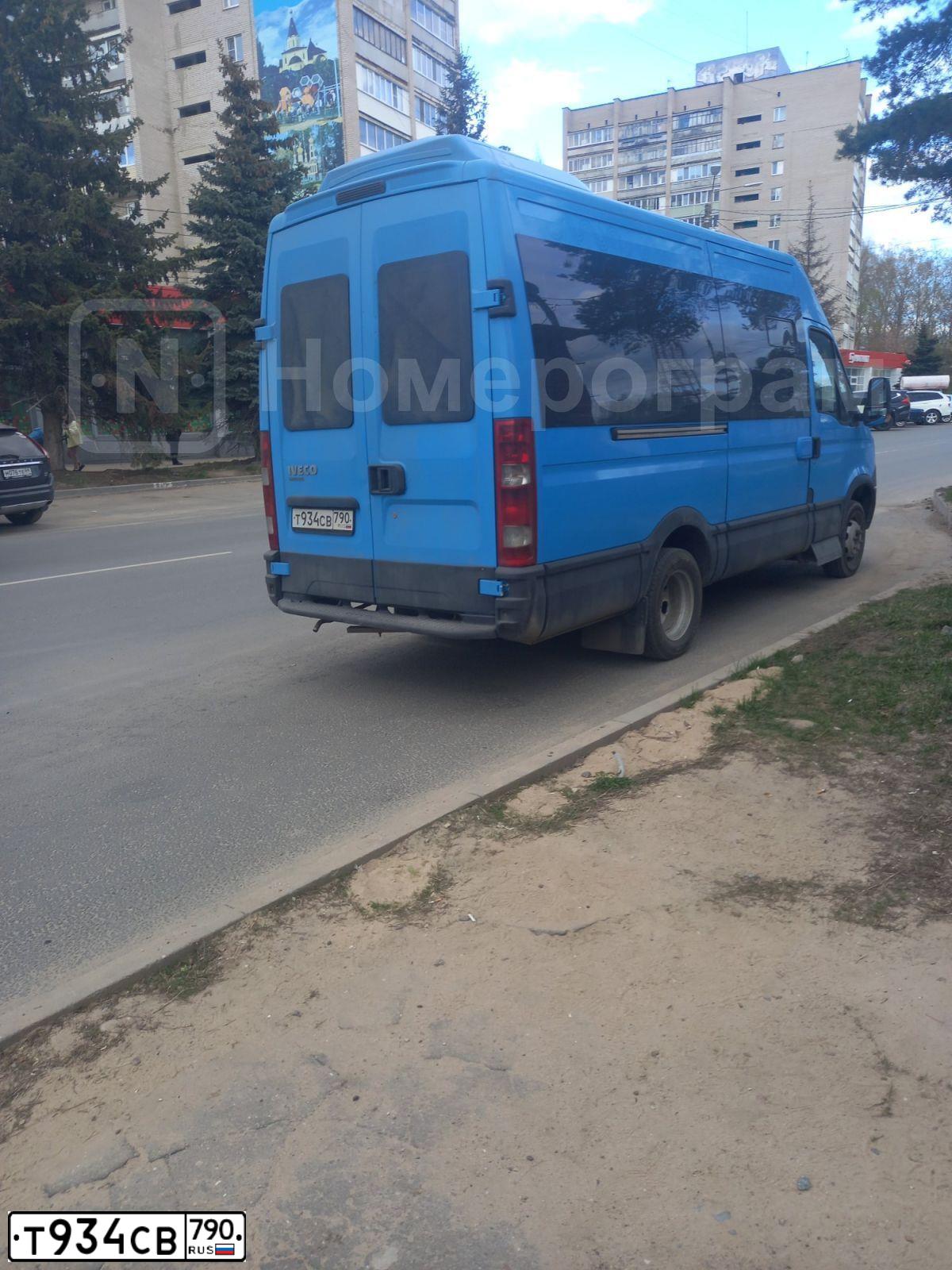 Фото автомобиля IVECO DAILY, 2016 — госномер Т934СВ790. Цвет: синий