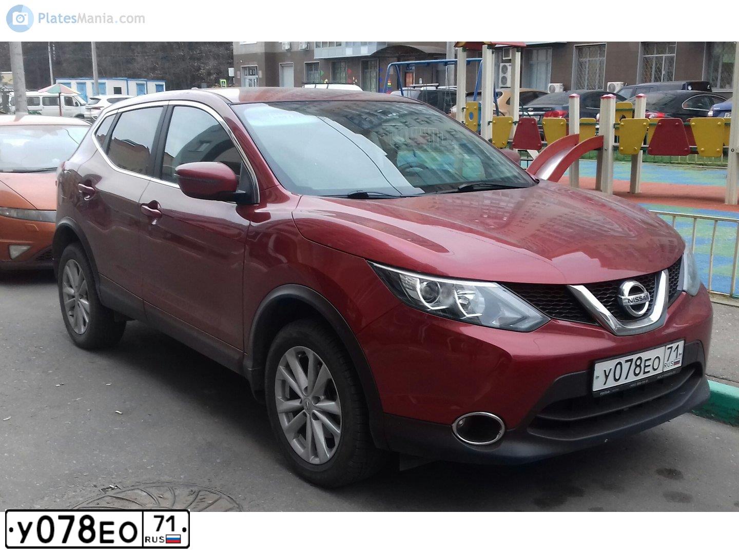 Фото автомобиля NISSAN QASHQAI, 2018 — госномер С477РО27. Цвет: Красный