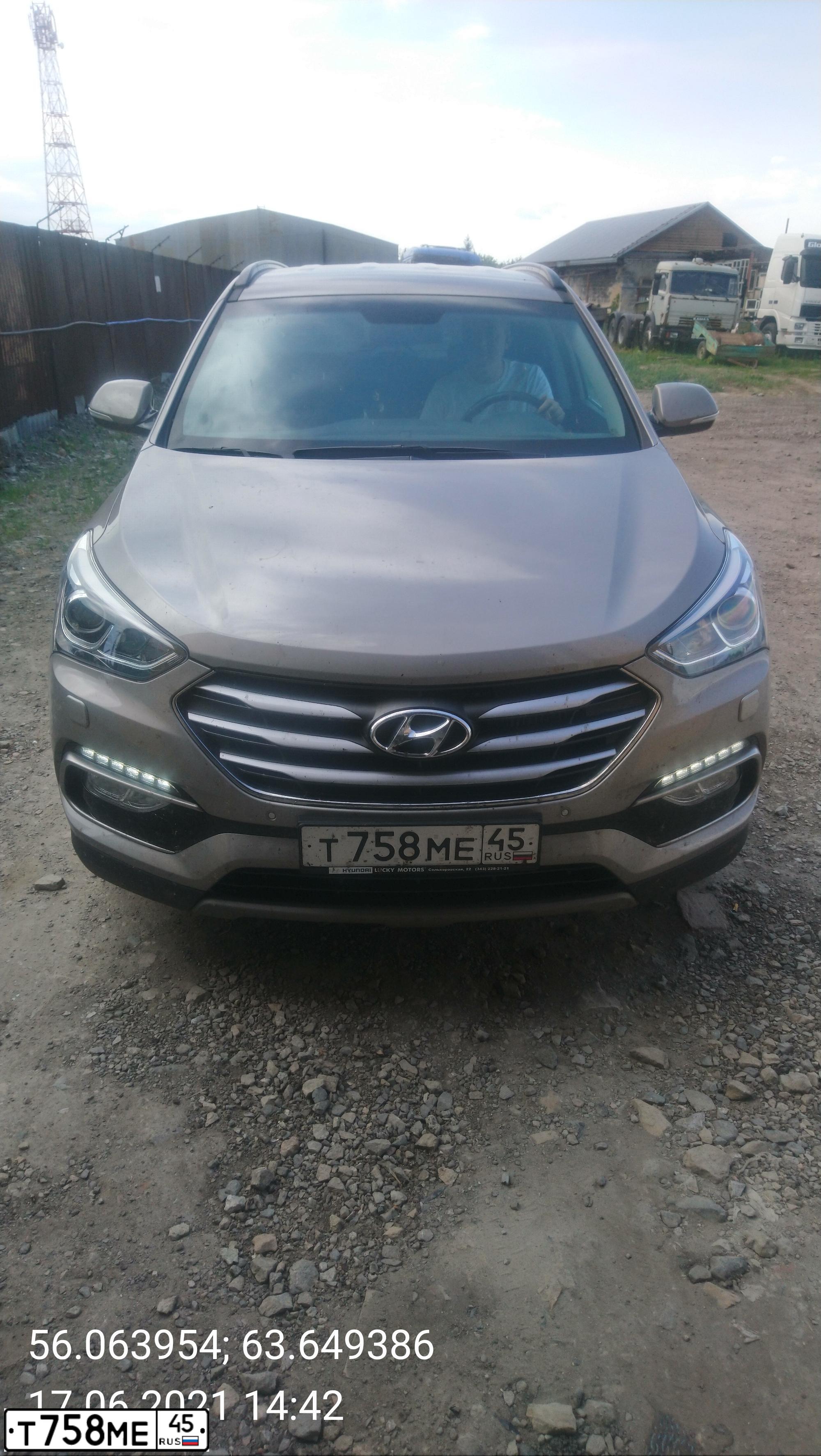 Фото автомобиля HYUNDAI SANTA FE, 2017 — госномер Т758МЕ45. Цвет: Темный шампань