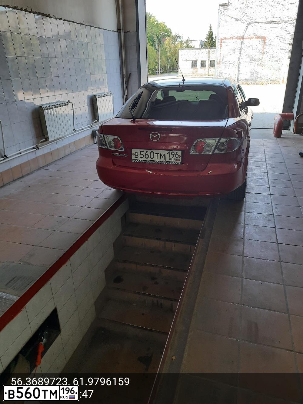Фото автомобиля MAZDA A 6, 2005 — госномер Е013КЕ159. Цвет: Красный
