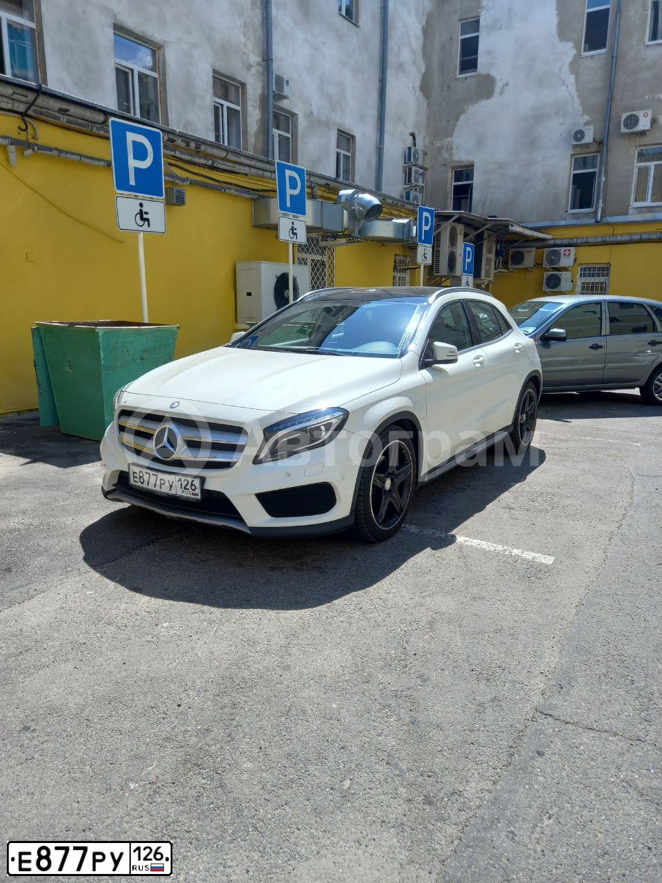 Фото автомобиля MERCEDES GLA-KLASSE, 2014 — госномер Е877РУ126. Цвет: Белый