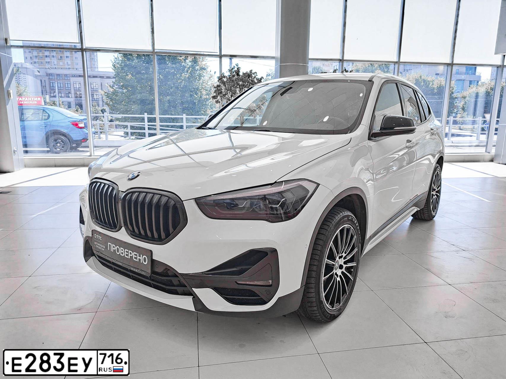 Фото автомобиля BMW X1, 2019 — госномер Е283ЕУ716. Цвет: БЕЛЫЙ