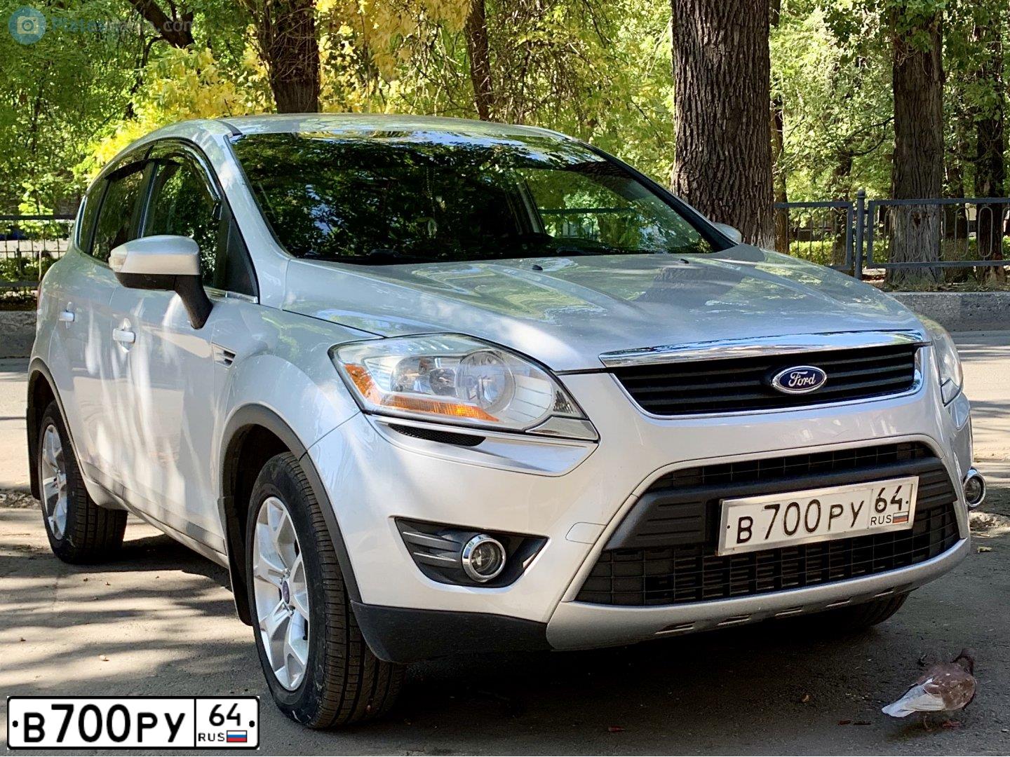 Фото автомобиля FORD KUGA, 2011 — госномер В700РУ64. Цвет: Серебристый