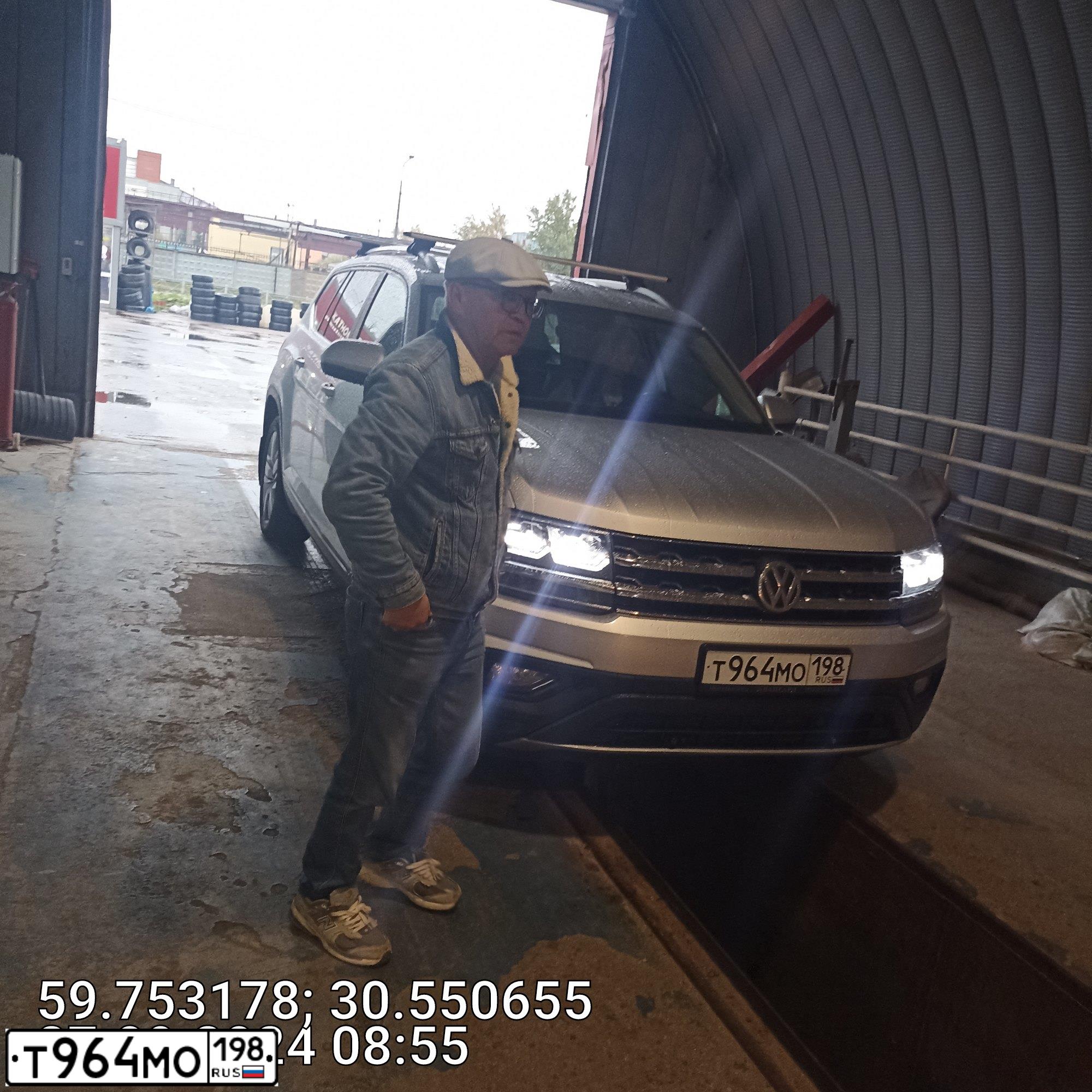 Фото автомобиля VOLKSWAGEN TERAMONT, 2019 — госномер Т964МО198. Цвет: СЕРЕБРИСТЫЙ