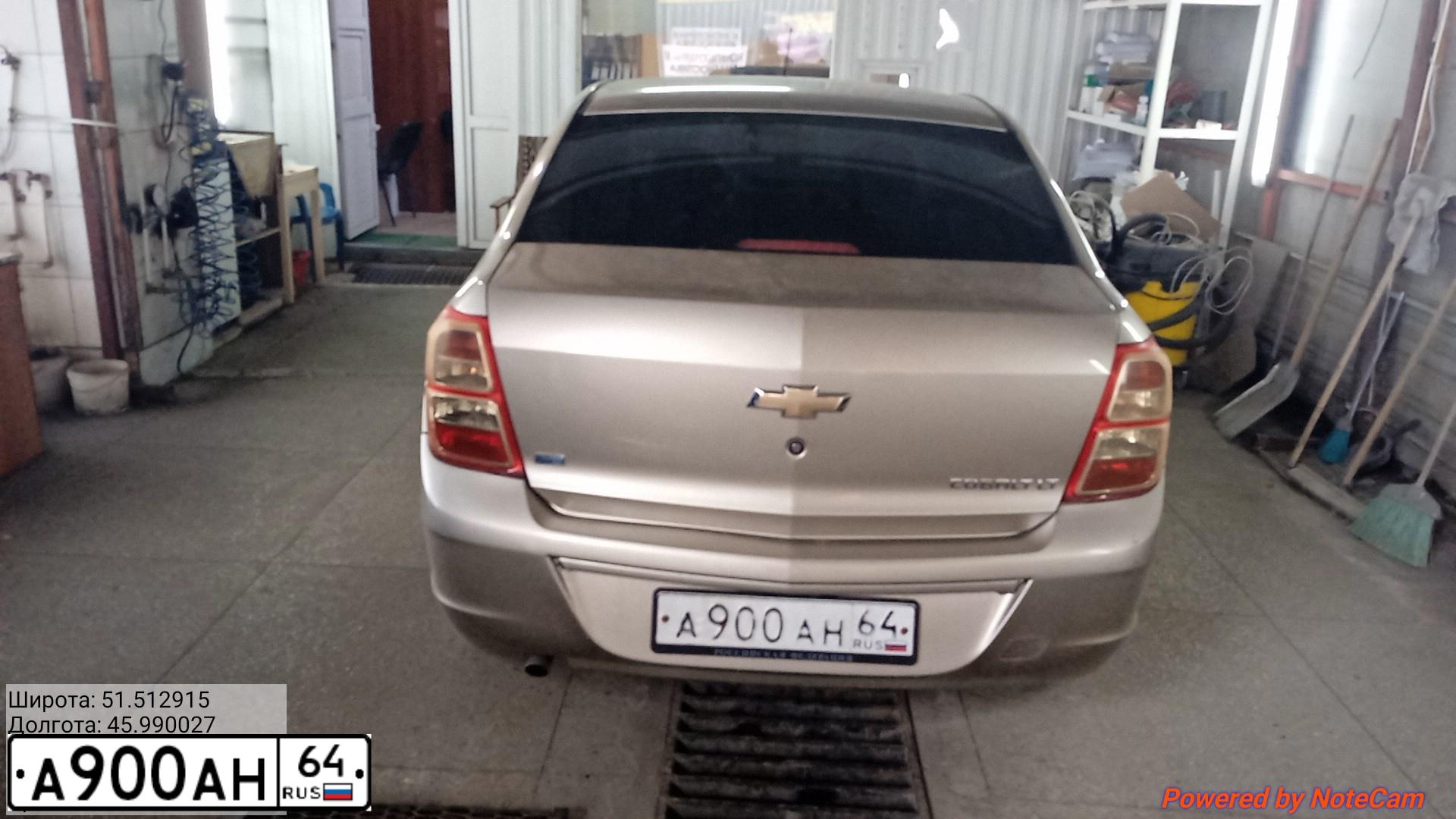 Фото автомобиля CHEVROLET COBALT, 2013 — госномер А900АН64. Цвет: ПЕСОЧНЫЙ