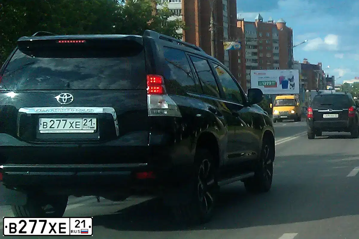 Фото автомобиля TOYOTA LANDCRUISER, 2013 — госномер В277ХЕ21. Цвет: ЧЕРНЫЙ