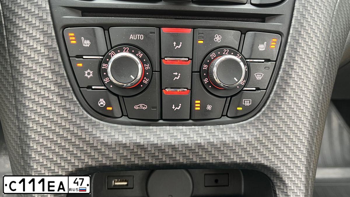 Фото автомобиля LADA 2115 SAMARA, 2007 — госномер С111ЕА47. Цвет: С. СЕРО-ЗЕЛЕНЫЙ МЕТАЛЛ