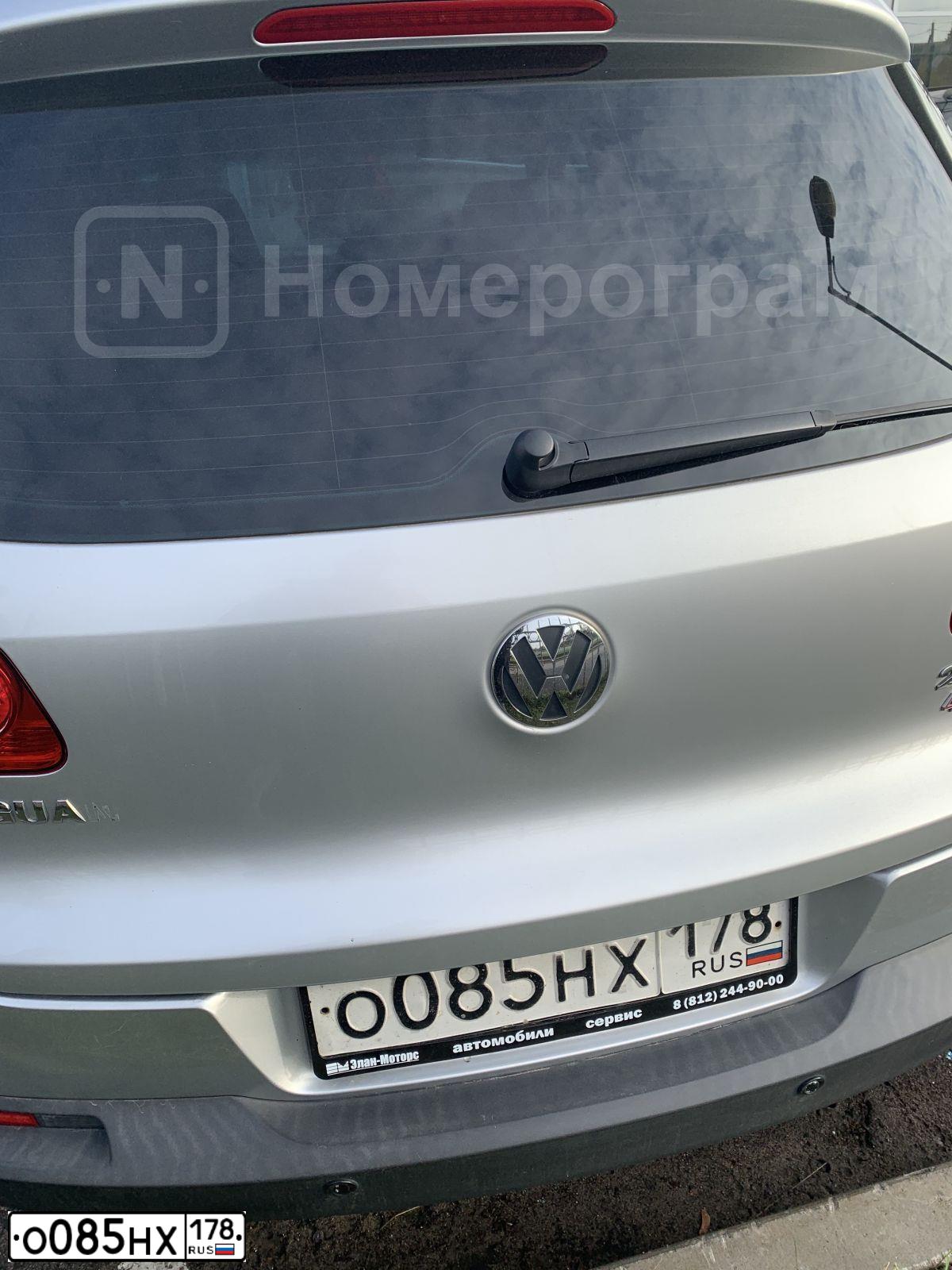 Фото автомобиля VOLKSWAGEN TIGUAN, 2010 — госномер О777УР47. Цвет: Серебристый