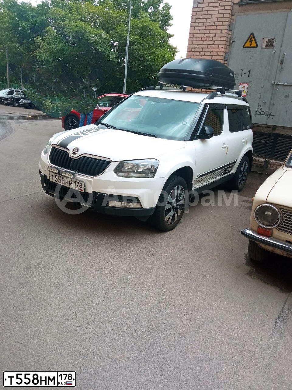 Фото автомобиля SKODA YETI, 2015 — госномер Т558НМ178. Цвет: БЕЛЫЙ