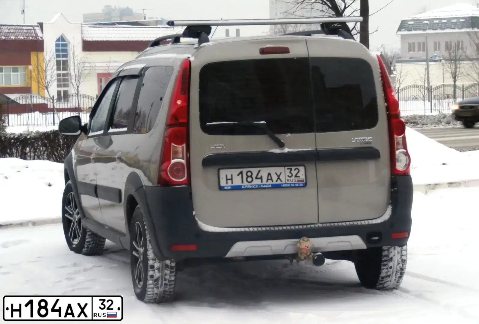 Фото автомобиля LADA LARGUS, 2015 — госномер У949СУ790. Цвет: СЕРО-БЕЖЕВЫЙ