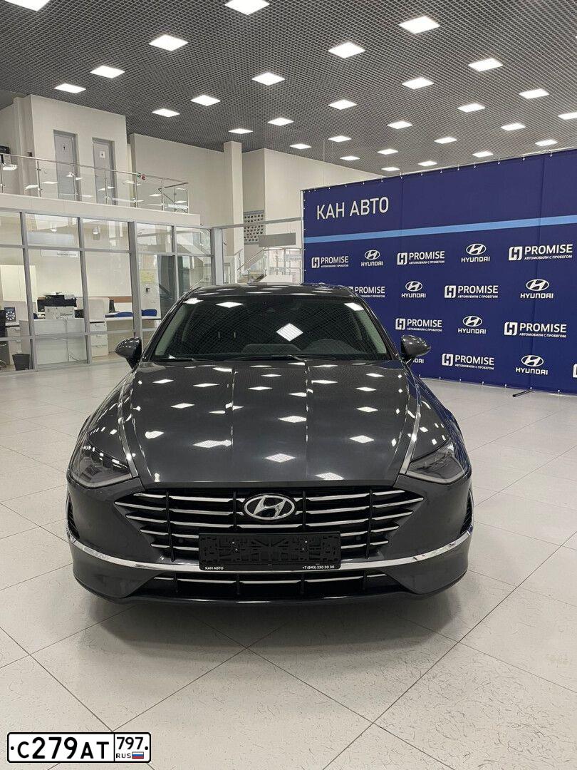 Фото автомобиля HYUNDAI SONATA, 2020 — госномер Е552УО763. Цвет: ТЕМНО-СЕРЫЙ
