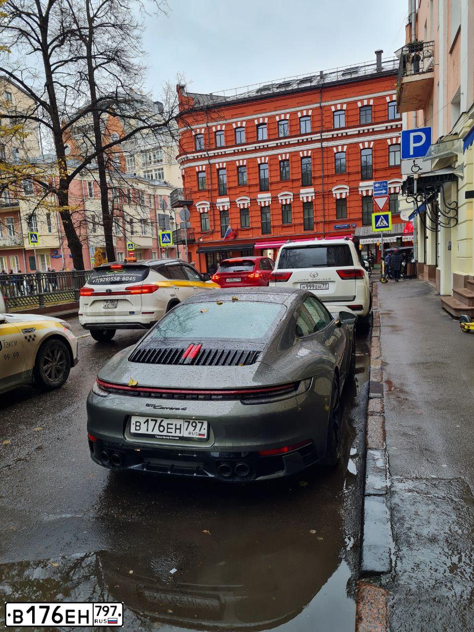 Фото автомобиля PORSCHE ПОРШЕ 911 САRRЕRА 4, 2021 — госномер В176ЕН797. Цвет: ЗЕЛЕНЫЙ
