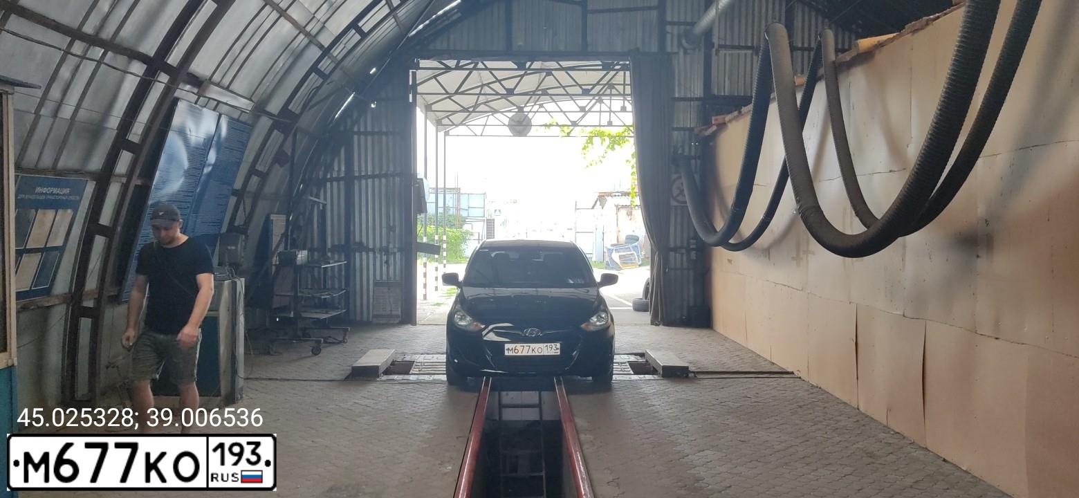 Фото автомобиля HYUNDAI SOLARIS, 2012 — госномер М677КО193. Цвет: ЧЕРНЫЙ