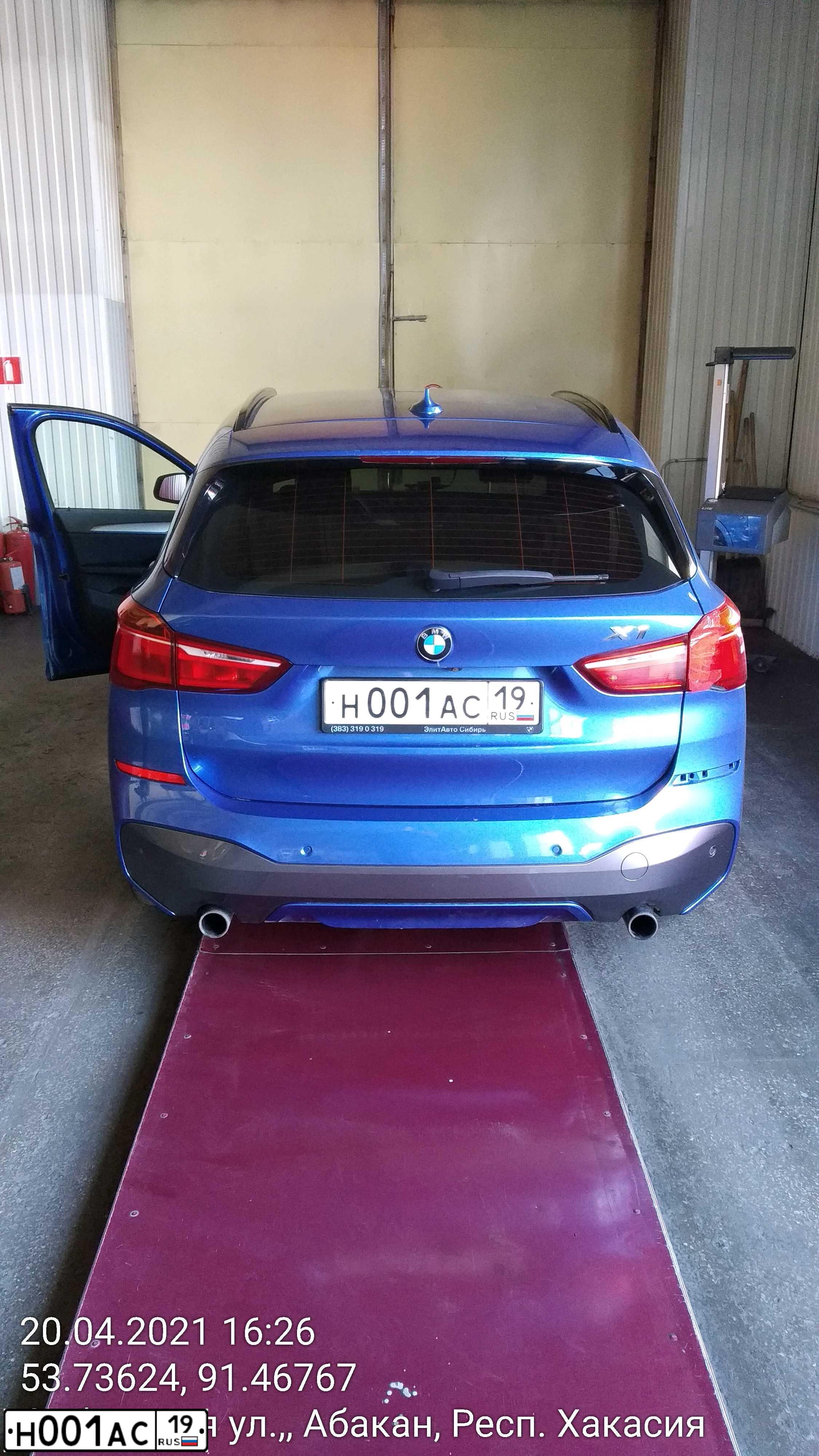 Фото автомобиля BMW W SERIE 3, 2008 — госномер Н001АС19. Цвет: Серый