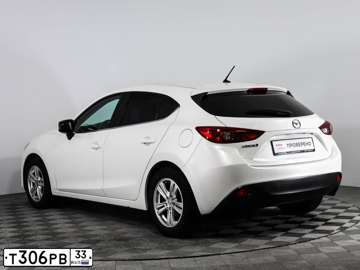 Фото автомобиля MAZDA 3, 2014 — госномер У555НО190. Цвет: Белый