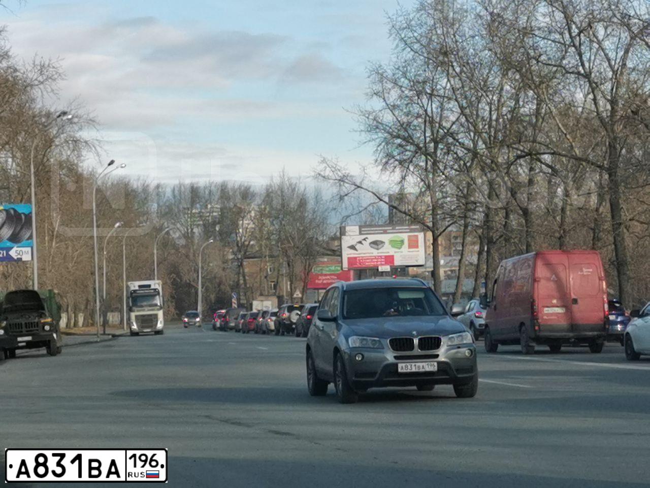 Фото автомобиля BMW X3, 2013 — госномер У258НЕ72. Цвет: СЕРЫЙ