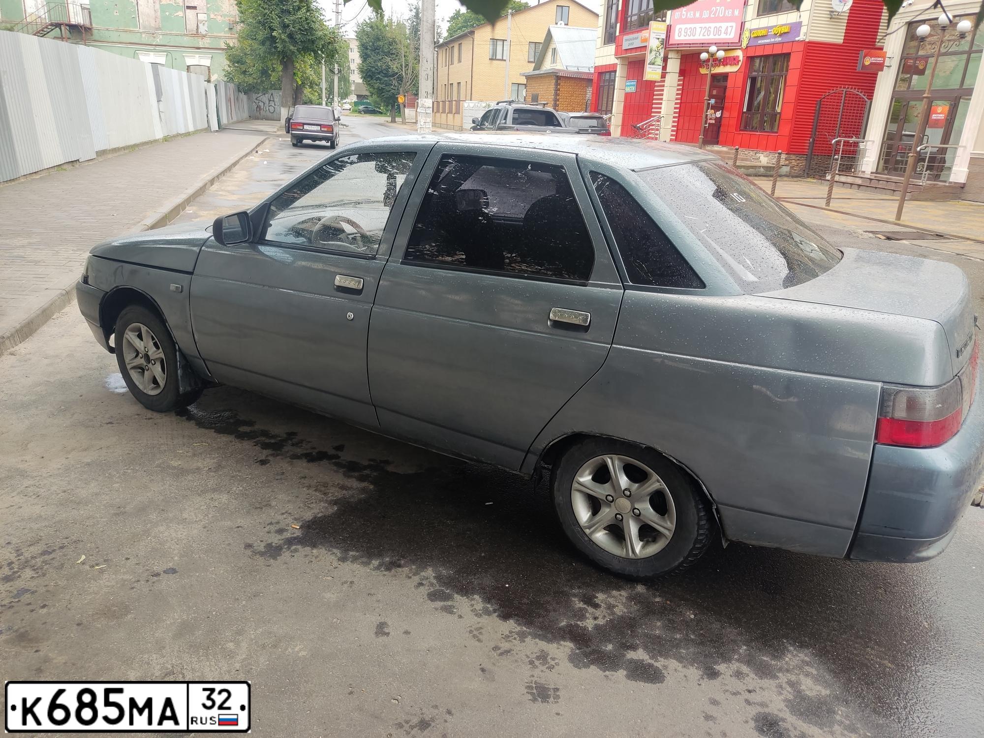 Фото автомобиля LADA 2110 LADA, 2001 — госномер К685МА32. Цвет: Темный серо-синий металлик