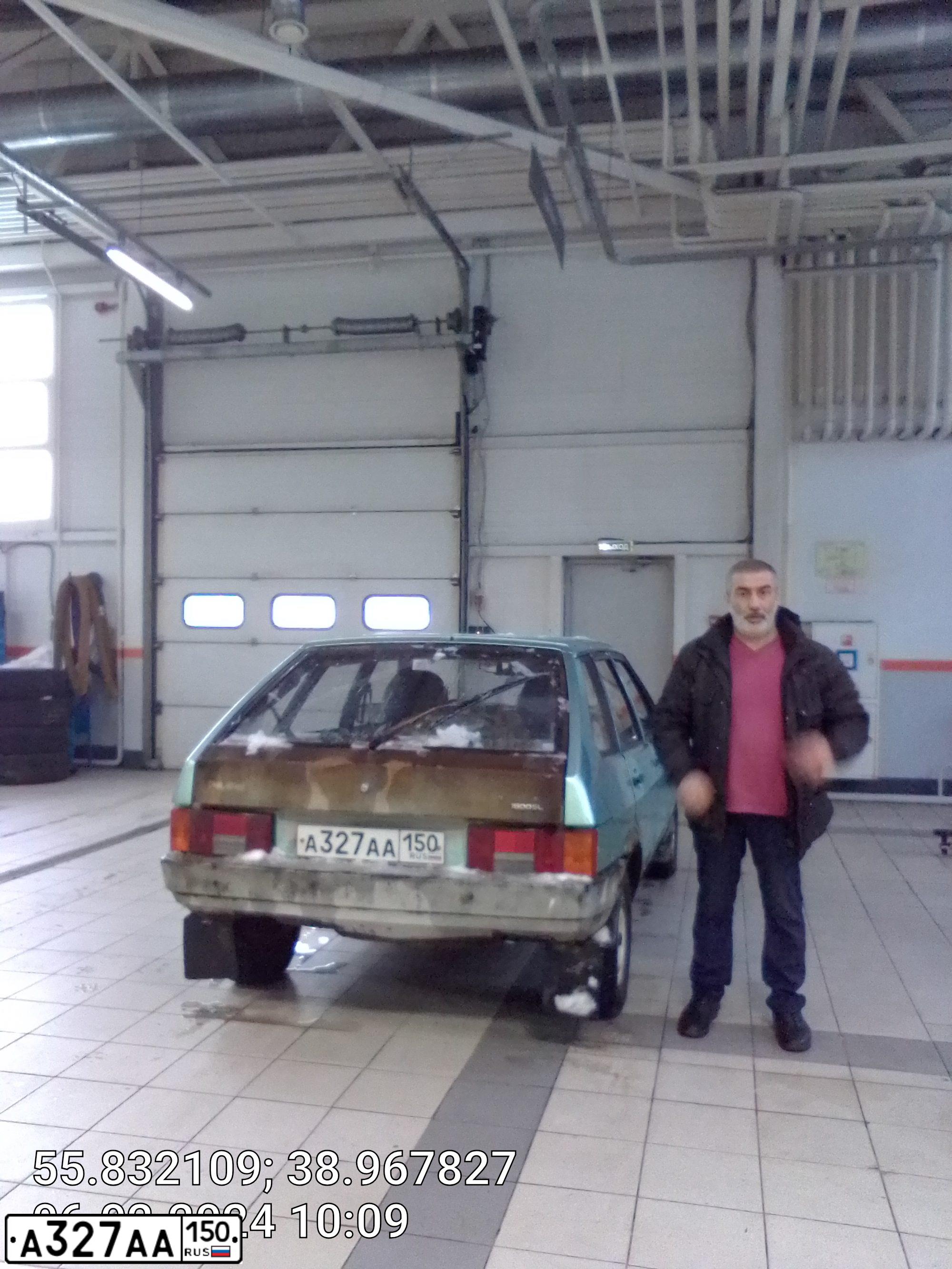 Фото автомобиля LEXUS RX, 1998 — госномер А327АА150. Цвет: ЖЕЛТЫЙ|ЗОЛОТИСТЫЙ