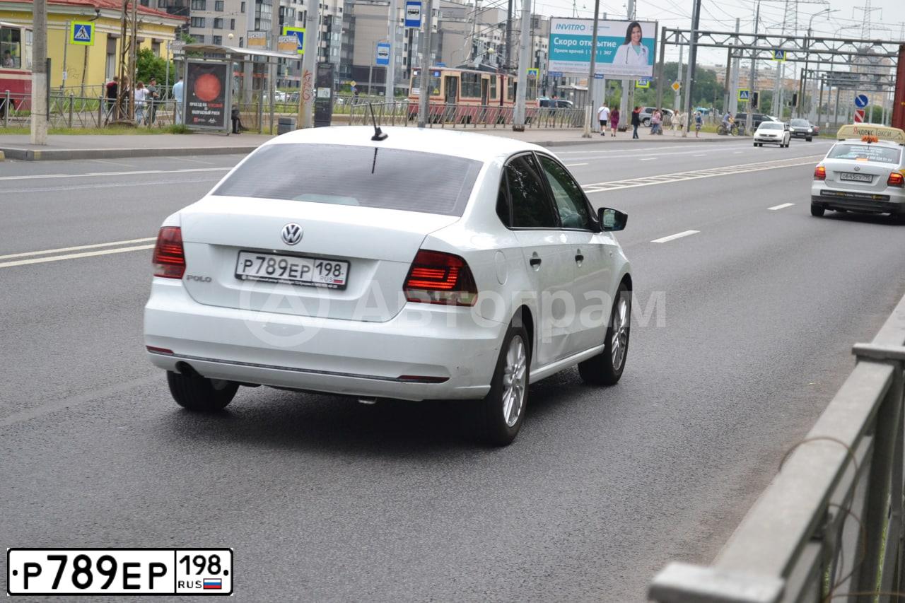 Фото автомобиля VOLKSWAGEN POLO, 2019 — госномер Р789ЕР198. Цвет: Белый