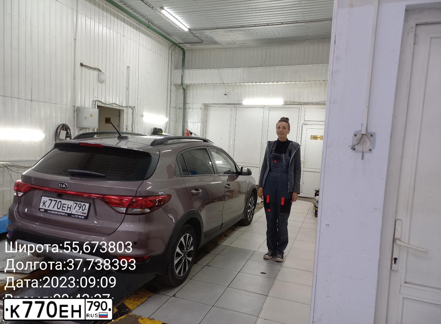 Фото автомобиля KIA RIO, 2018 — госномер К770ЕН790. Цвет: СВЕТЛО-КОРИЧНЕВЫЙ